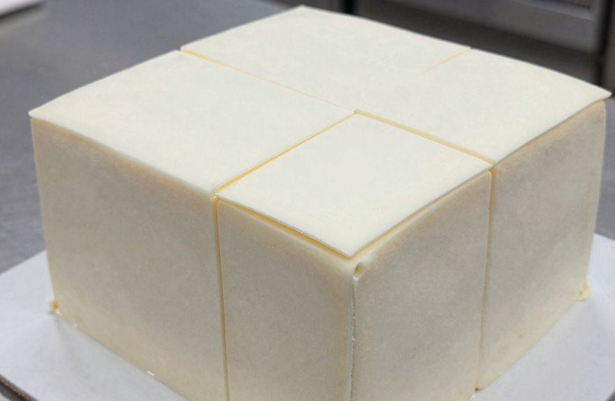 10 Steps to Making a Cake With Fondant Icing 7 paneling for tricky shapes effectively
